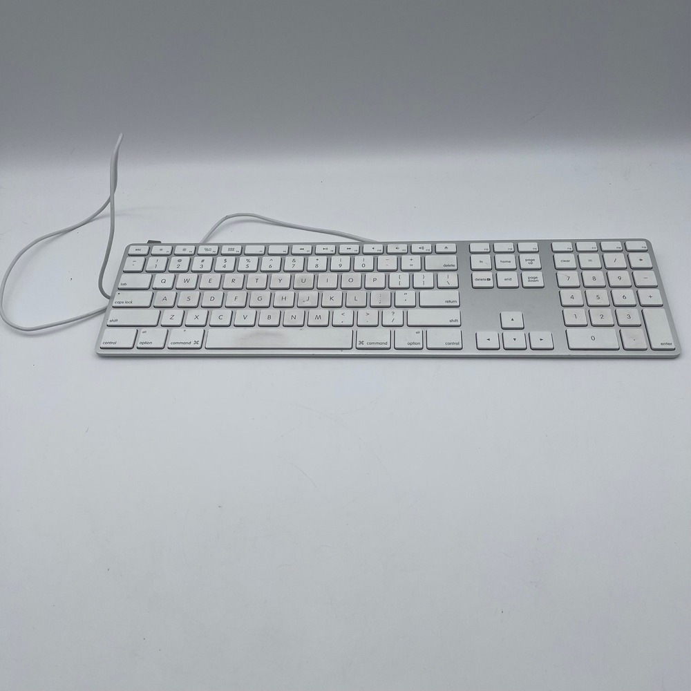 Apple A1243 Wired Keyboard with Numeric Keypad Silver Aluminum MB110LL/B Mac